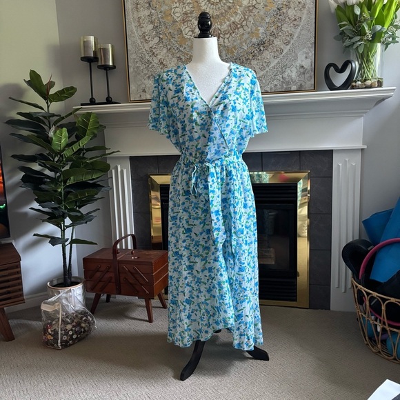 Pretty Garden Floral Blue Midi Wrap Dress XL NWT - Picture 2 of 5